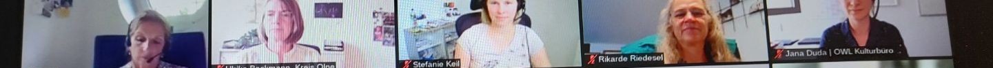 Zu sehen ist eine Bildschirmaufnahme mit Fotokacheln der Teilnehmenden