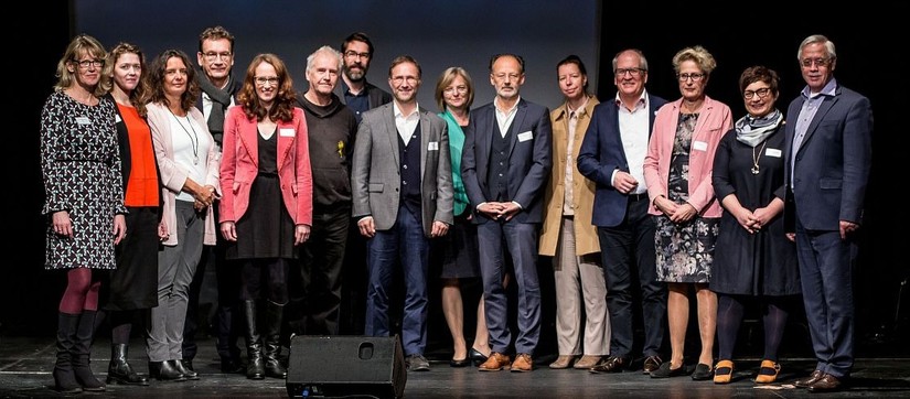 Ein Gruppenfoto der Mitwirkenden an der Veranstaltung