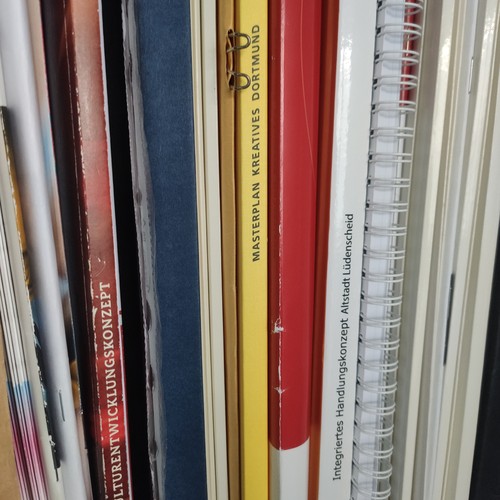 Bücher zum Thema Kulturplannung in einem Bücherregal